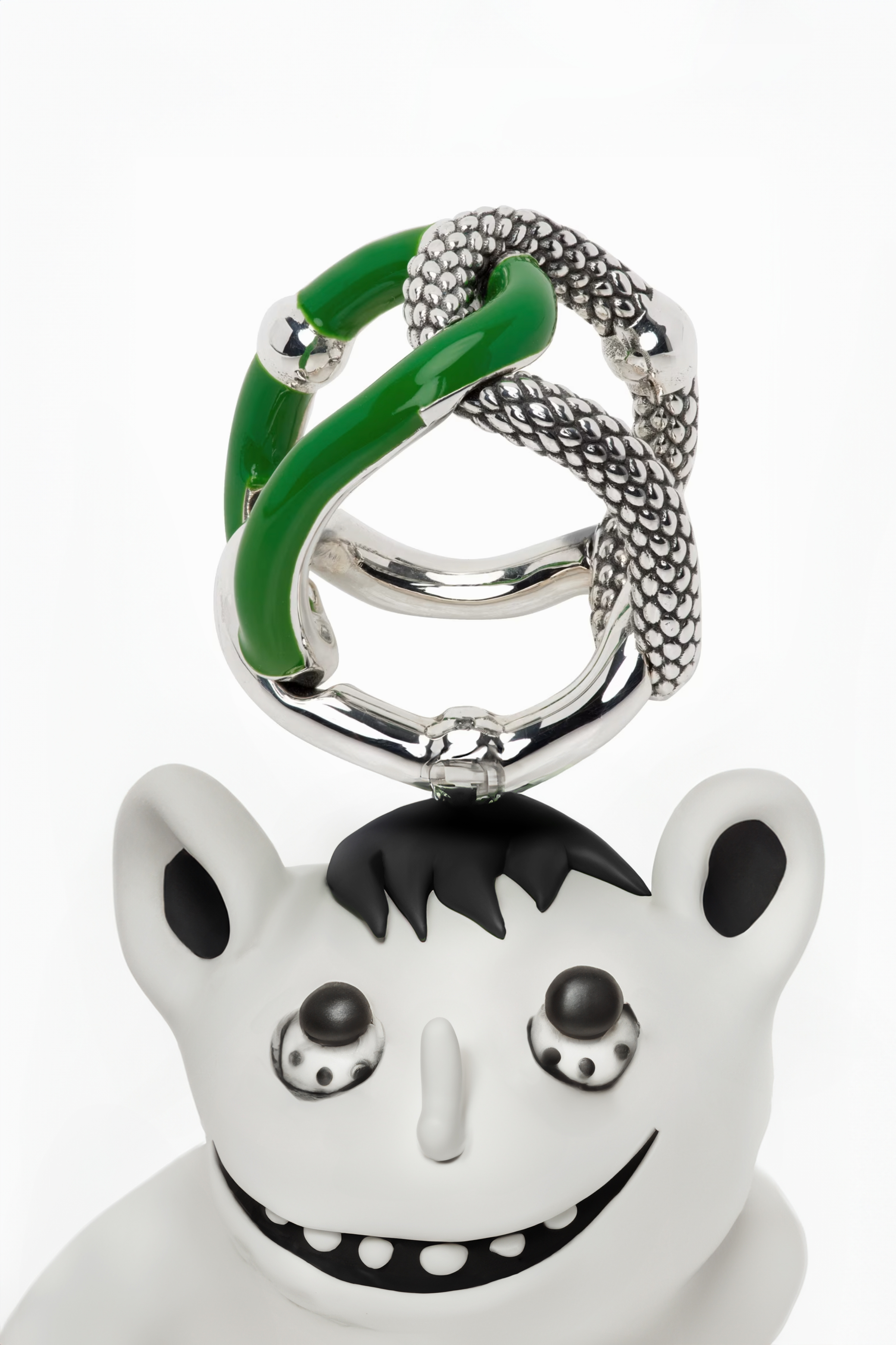 Crown
rings: 
Bottega Veneta
Bea Bongiasca
Simone Rocha